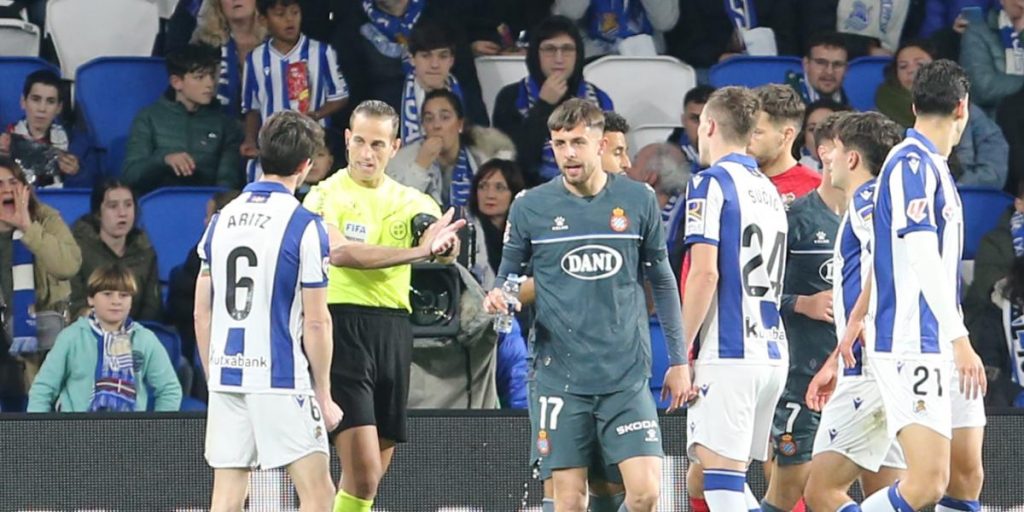 Árbitro con antecedentes dispares para Real y Celta en Anoeta