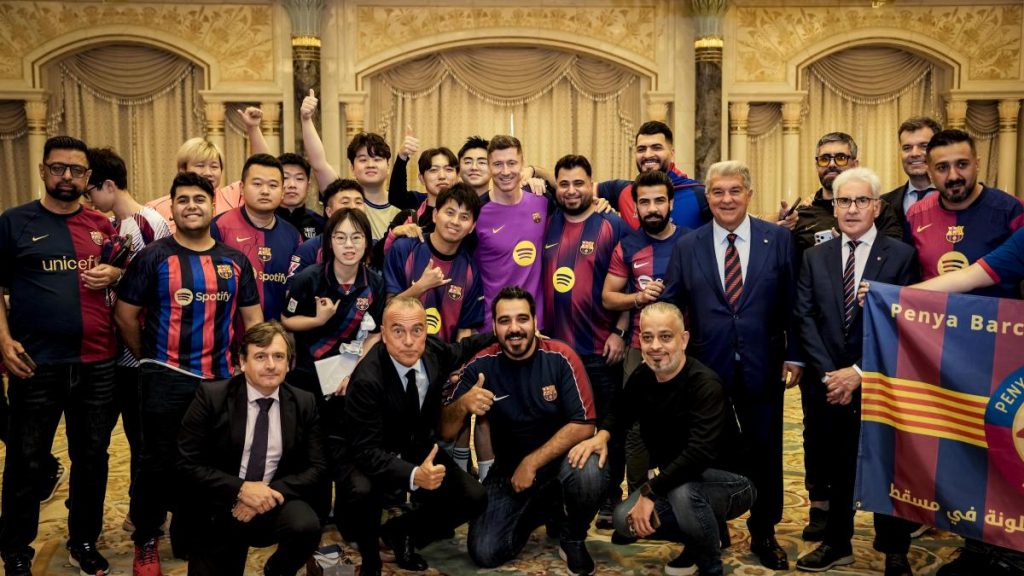 La impactante sorpresa de Laporta a un grupo de peñistas asiáticos