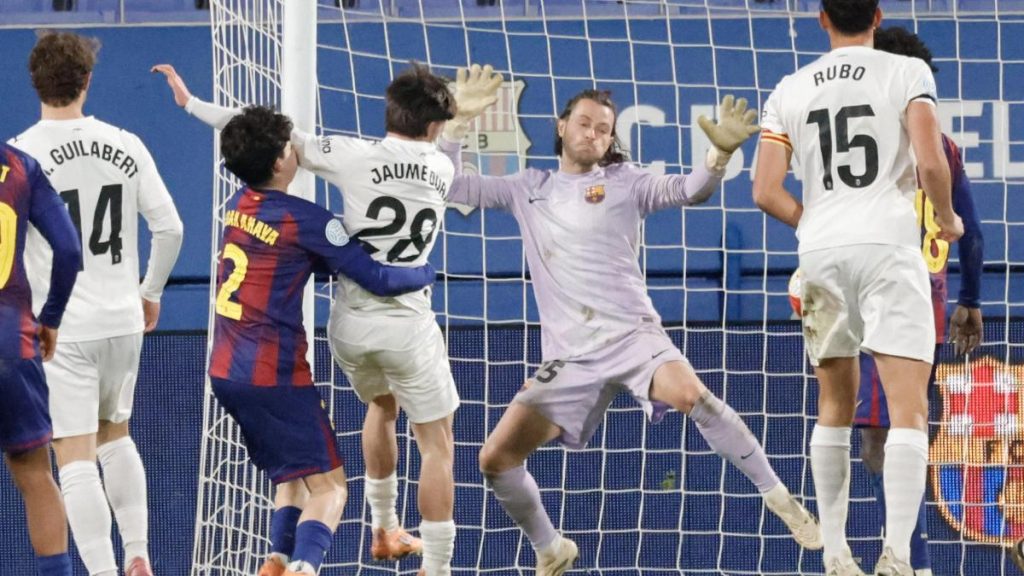 2-2: al Barça Atlètic se le escapa el segundo puesto en el último minuto y de penalti