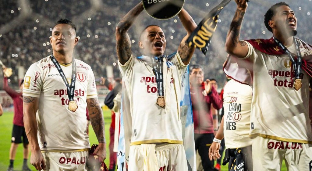 Universitario impactó a sus hinchas tras anunciar la salida de su mediocampista: «Éxitos»