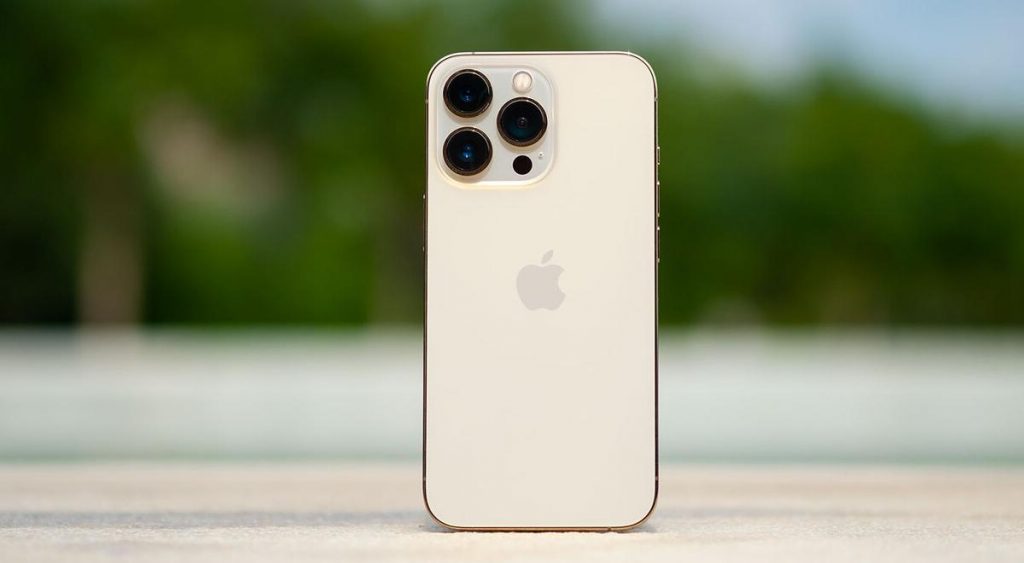 ¿Qué precio tiene el iPhone 13 Pro en 2026 que cuenta con triple cámara 4K y chip GAMER?