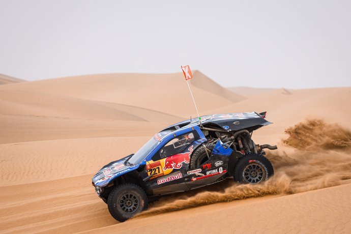 Nani Roma recorta a Al-Attiyah y mantiene su esperanza en el Rally Dakar
