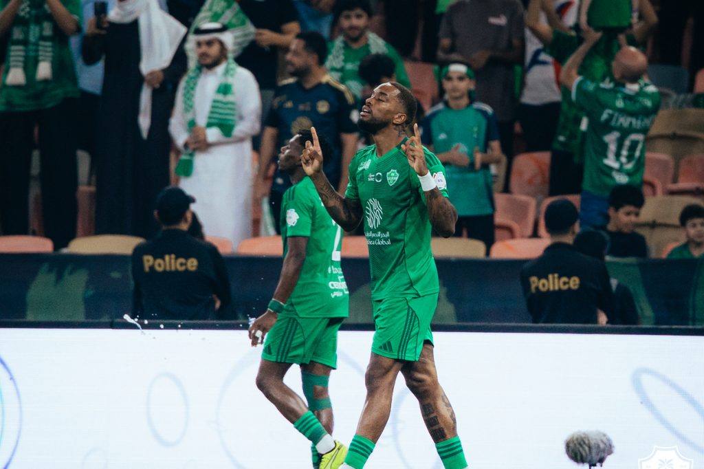 Toney é decisivo; CR7 passa em branco, e Al Ahli dá fim à invencibilidade do Al Nassr