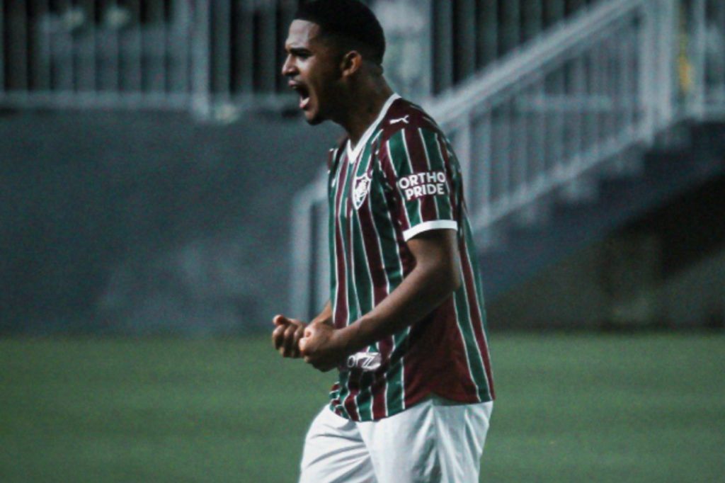 Fluminense aproveita superioridade numérica e bate o Água Santa na estreia