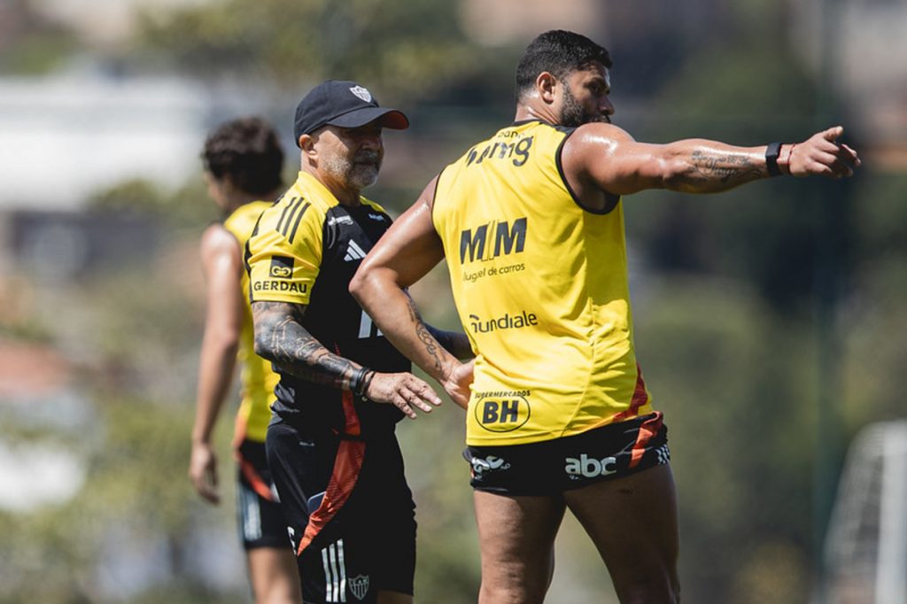 Hulk fica, mas Sampaoli cita Gerson e espera reforços: centroavante entre prioridades