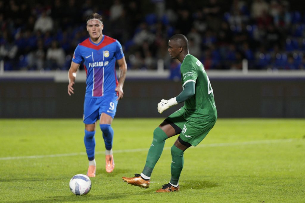 Andrew já está no Brasil para assinar com o Flamengo: ‘Estou muito feliz’