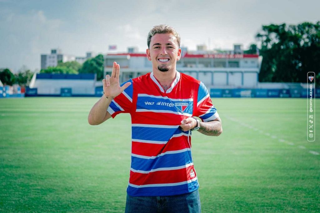 Fortaleza confirma chegada de meia do Corinthians e zagueiro cria do Flu