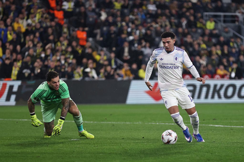 Lyon e Aston Villa carimbam vaga antecipada nas oitavas da Liga Europa; Porto e Betis tropeçam