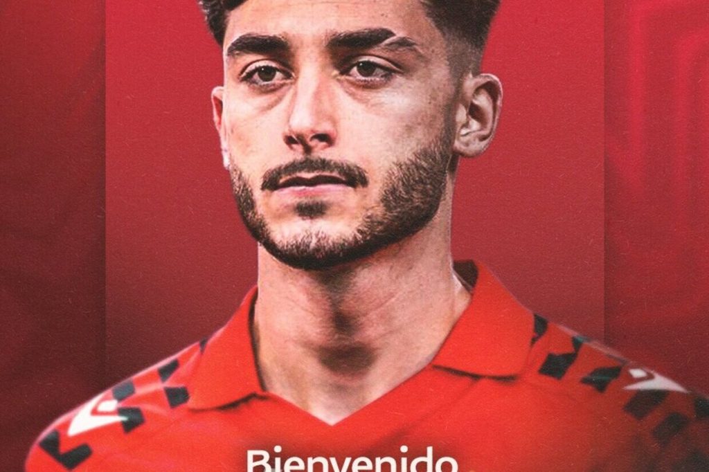 Osasuna repatria atacante do Ajax