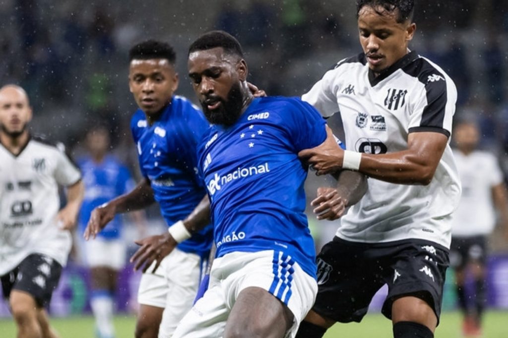 Na estreia de Gerson, Cruzeiro não aproveita chances e perde para o Democrata