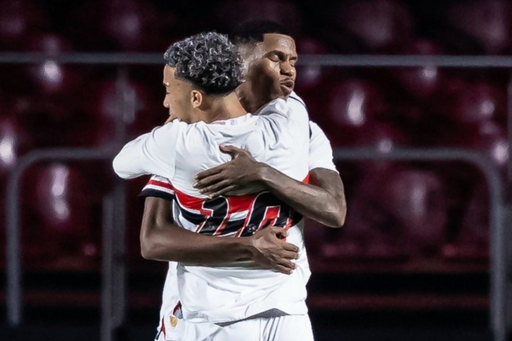 São Paulo goleia Ibrachina e encara Cruzeiro na decisão da Copinha