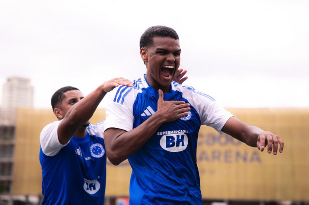 Cruzeiro bate São Paulo no Pacaembu e conquista a Copinha com 100% de aproveitamento