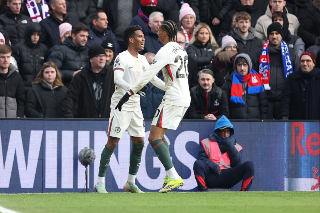 Brasileiros decidem, Chelsea bate Palace e pula para o G4 da Premier League