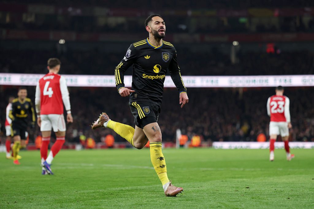 Matheus Cunha decide no fim e United vence o líder Arsenal no Emirates