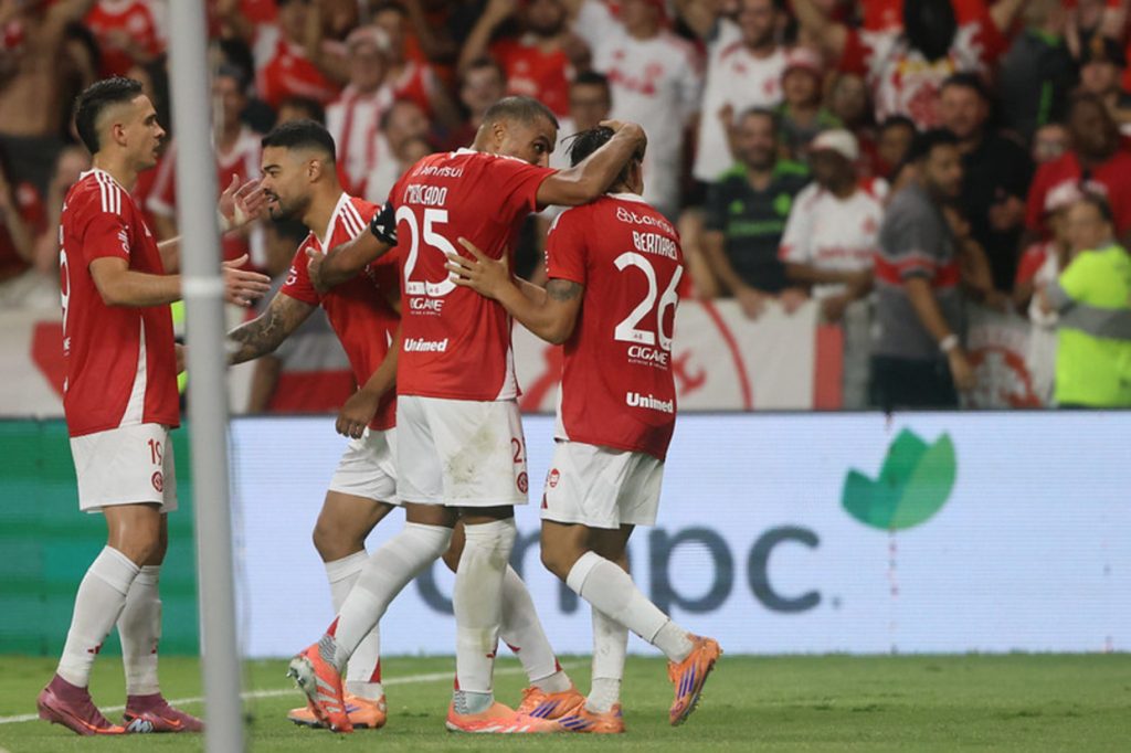 Borré brilha e Internacional leva a melhor contra o Grêmio no Beira-Rio