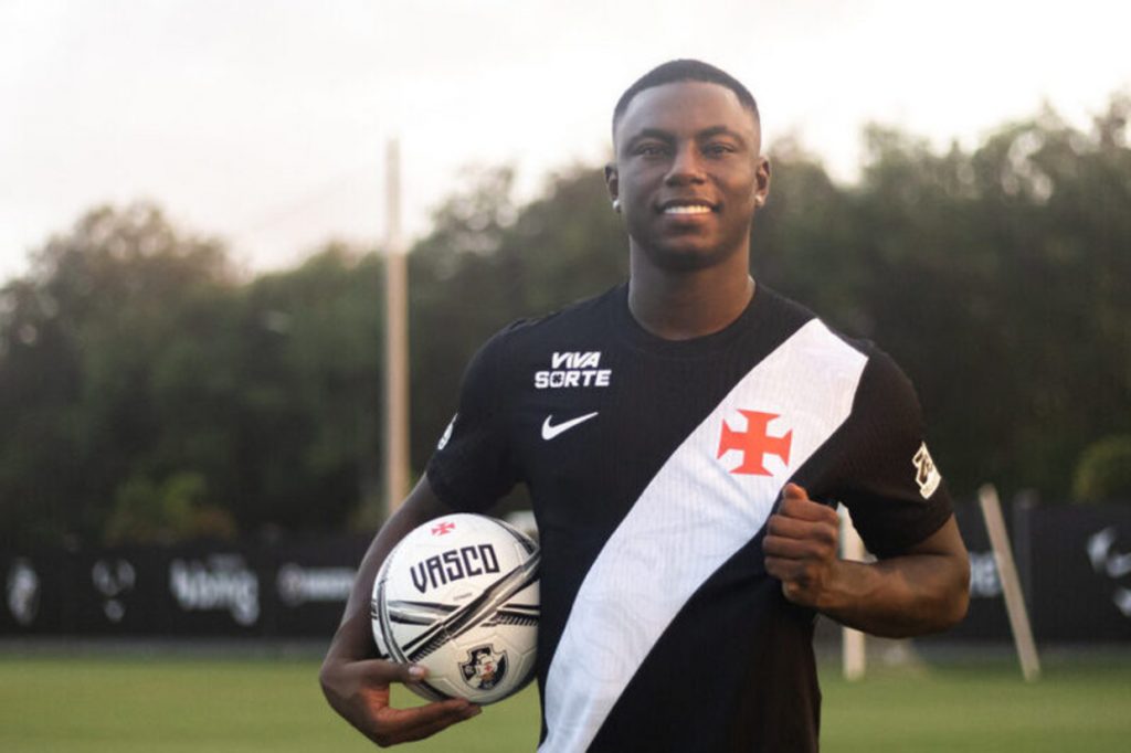 Vasco anuncia contratação de Hinestroza