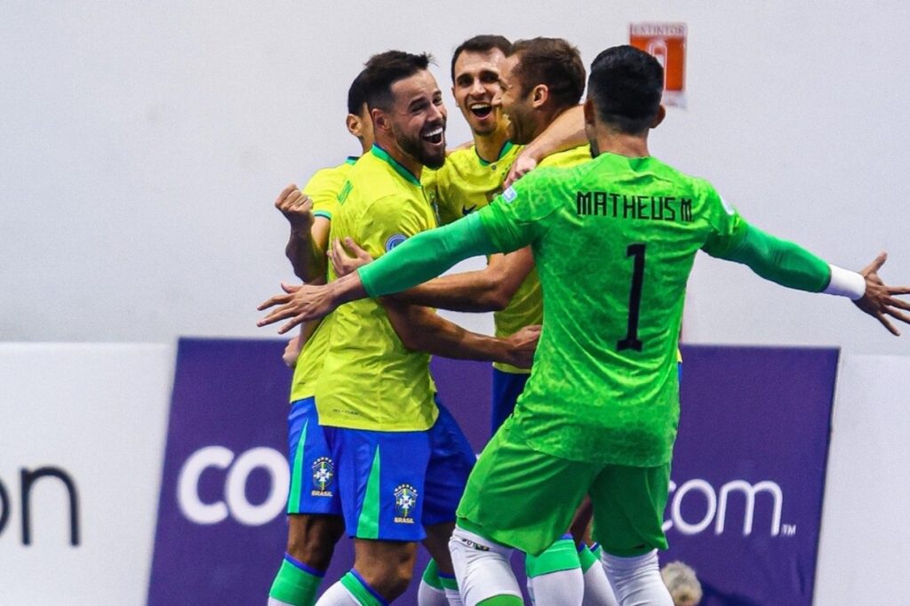 Com gol de goleiro, Brasil impede zebra, vence a Venezuela e avança em primeiro na Copa América