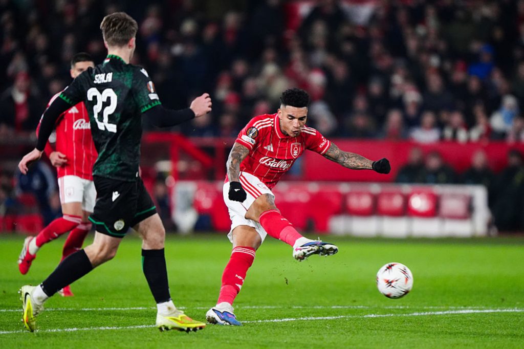 Igor Jesus em destaque e Roma com vaga heroica; saiba os classificados para o mata-mata da Liga Europa