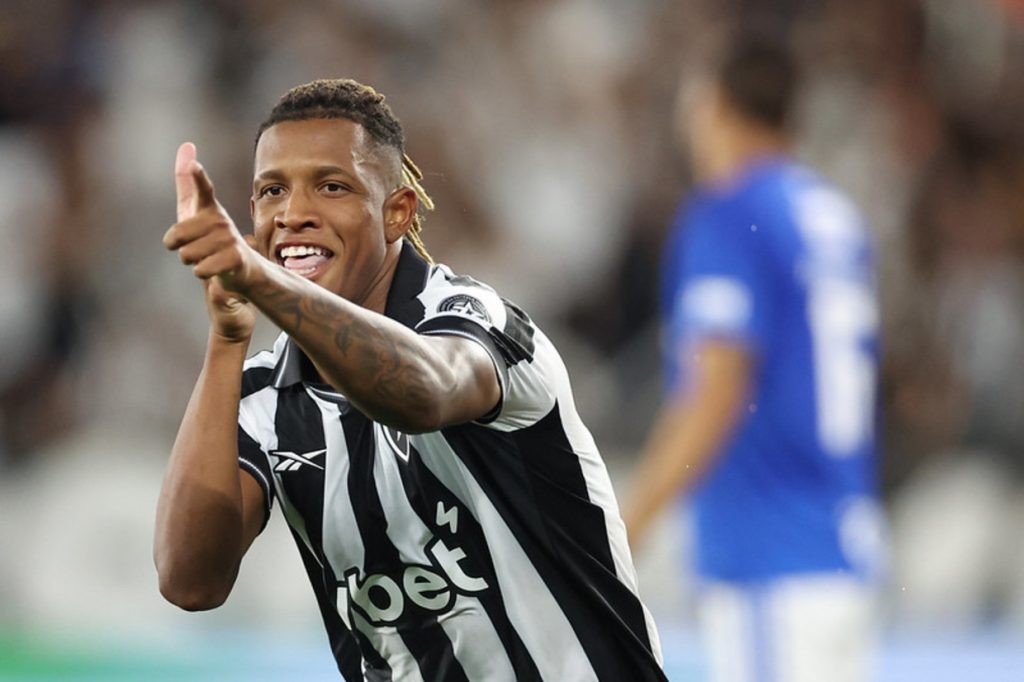 Botafogo muda na segunda etapa e começa o Brasileirão com goleada sobre o Cruzeiro