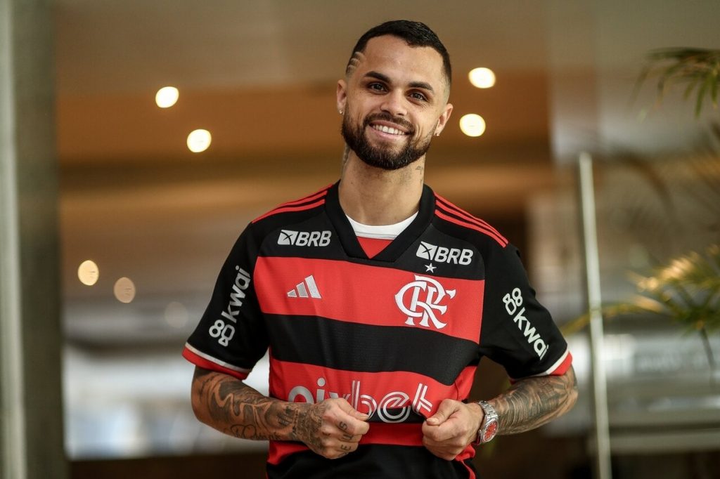 Michael rescinde com o Fla e fica livre no mercado