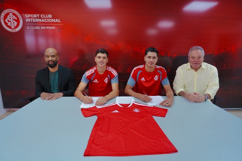 Inter renova com dois garotos da base