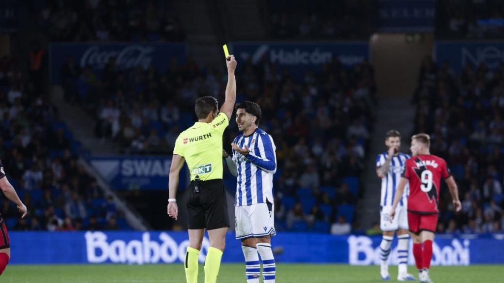 Ya se conoce el árbitro para el Real Sociedad-Elche: muchos mejores resultados para los ilicitanos