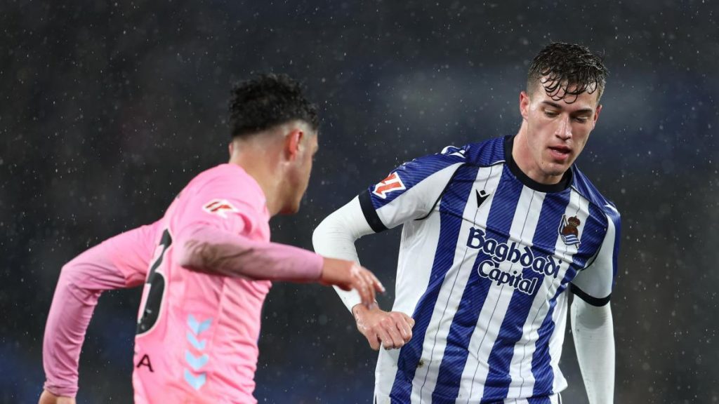 Las operaciones sin resolver y los entresijos del mercado de fichajes de la Real Sociedad