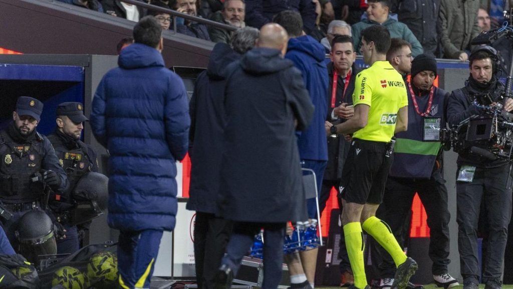 «Vale, Griezmann está en posición de fuera juego e interfiere claramente en el defensor».