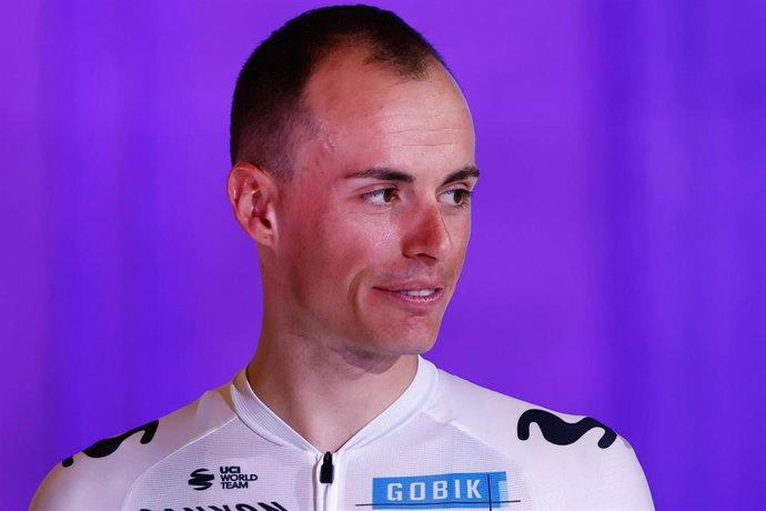 Enric Mas no participará en el UAE Tour por una lesión en la mano derecha