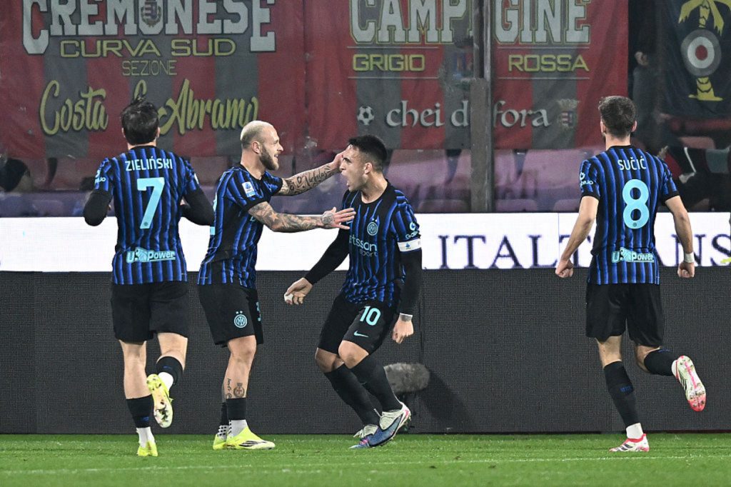 Inter resolve no primeiro tempo, bate Cremonese e segue tranquila no topo do Italiano