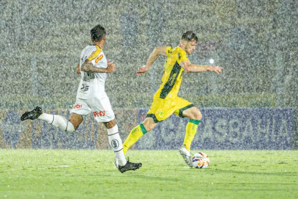 Clássico entre Mirassol x Novorizontino é interrompido pela chuva e adiado para segunda-feira