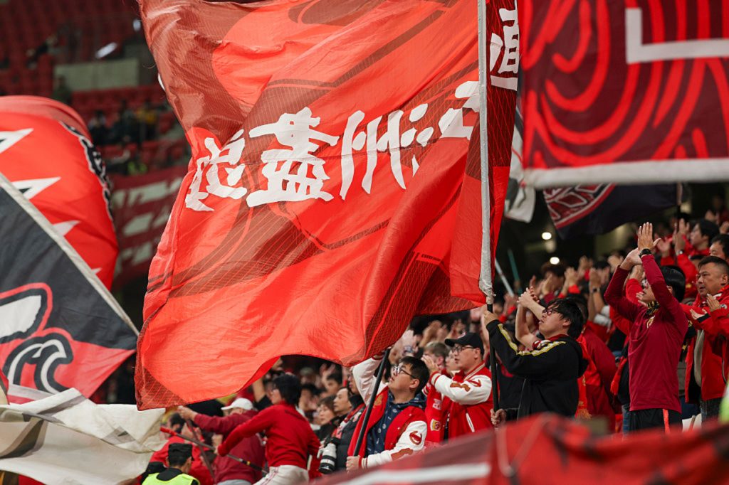 Entre a reconstrução e o dinheiro: futebol chinês volta a sofrer com escândalos
