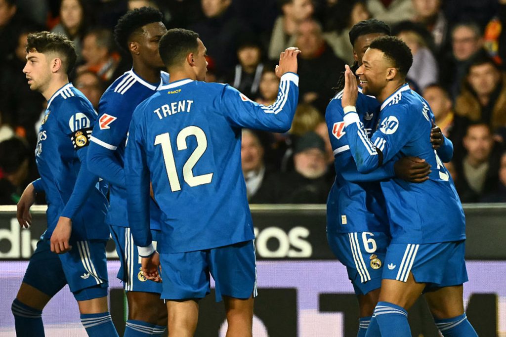 Real Madrid vence o Valencia fora e mantém caça ao líder Barça