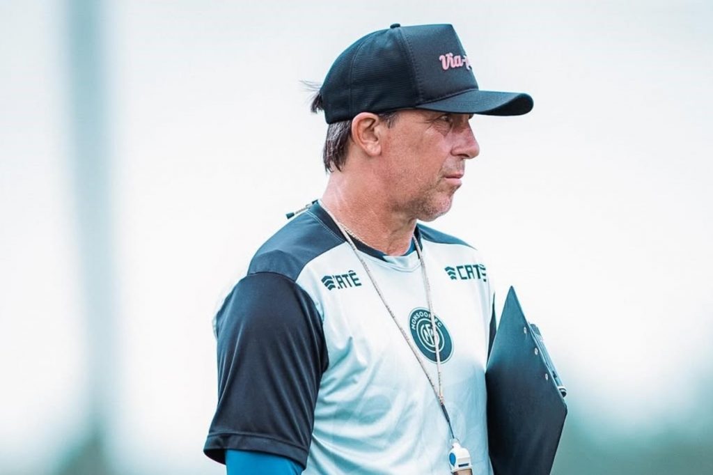 Com apenas uma vitória no estadual, Paulo Baier perde emprego no futebol gaúcho