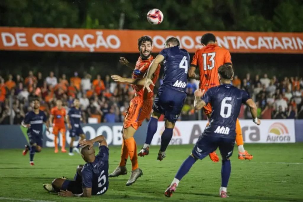 Sensação do futebol catarinense perde invencibilidade de quatro anos em casa