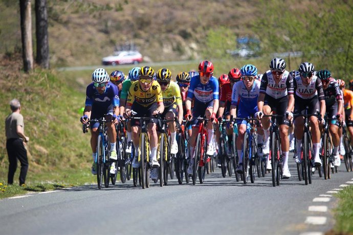 El líder Paul Seixas se exhibe repitiendo triunfo en la Itzulia y encarrila la general