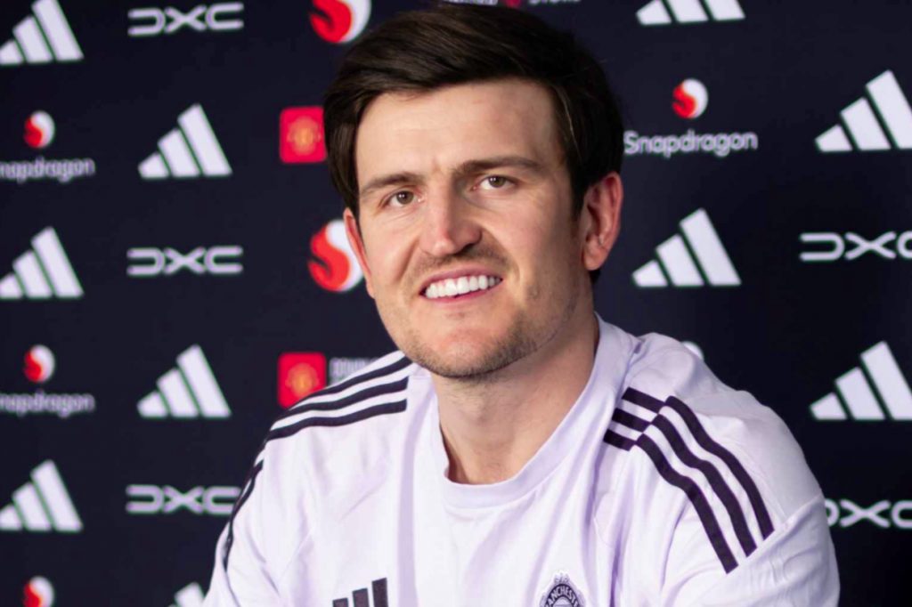 Harry Maguire acerta renovação de contrato com o Manchester United