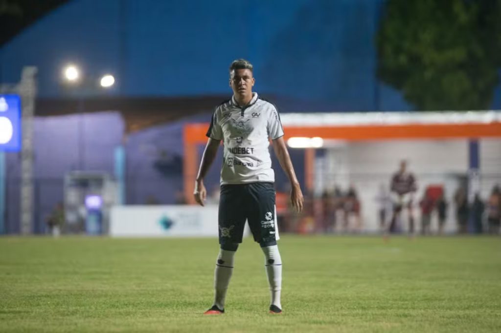 Remo rescinde com Víctor Cantillo