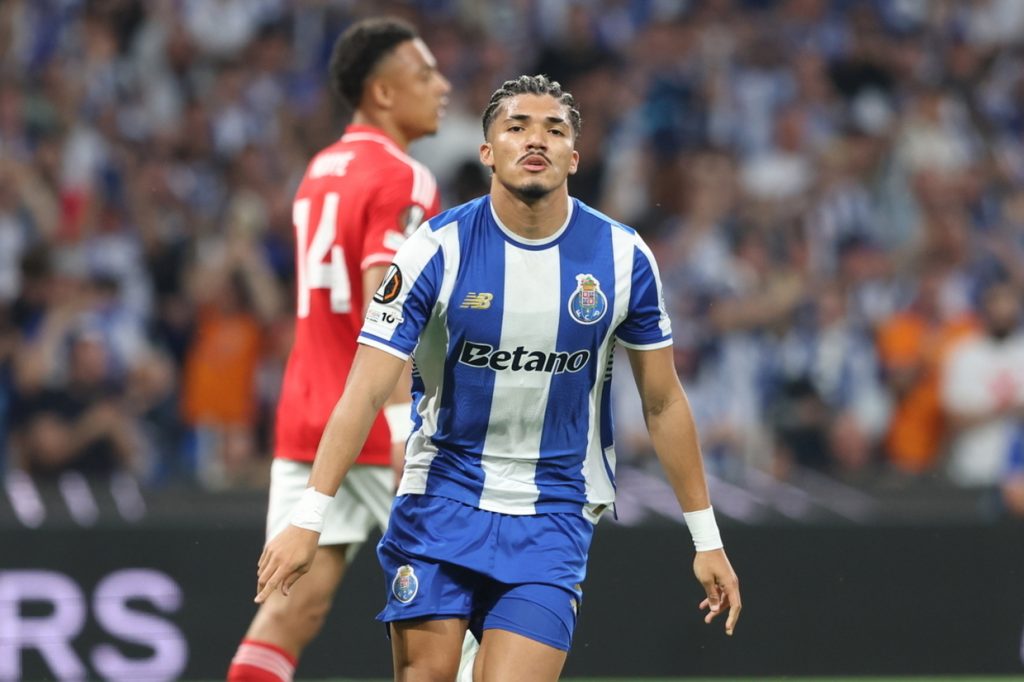 Cria do São Paulo cresce no Porto com série goleadora e artilharia