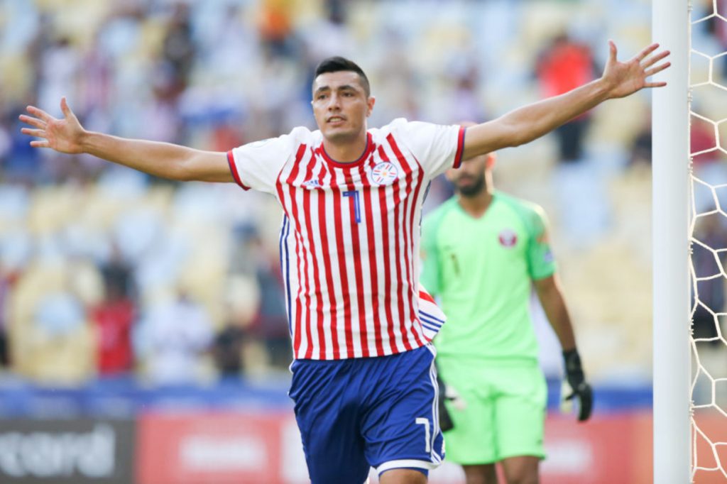 Mais de 400 gols e maior artilheiro paraguaio: Óscar Cardozo encerra a carreira aos 42 anos
