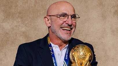 ¡Histórico hasta por su cabeza! Luis de la Fuente, el primer DT calvo en ganar un Mundial
