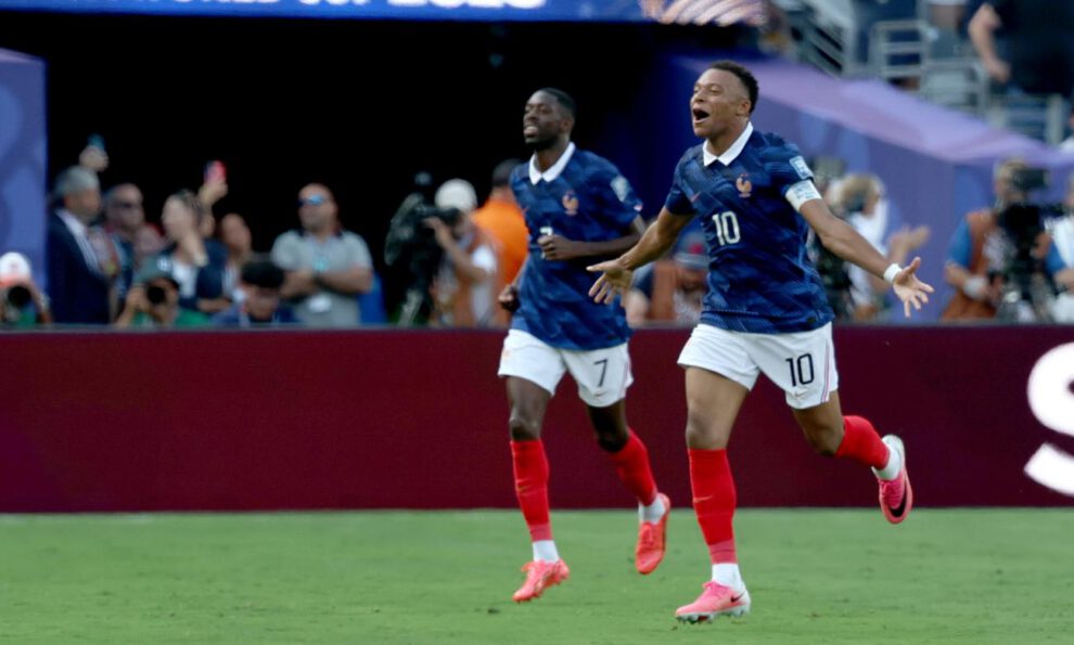 Francia con su poder ofensivo clasifica y elimina a Suecia