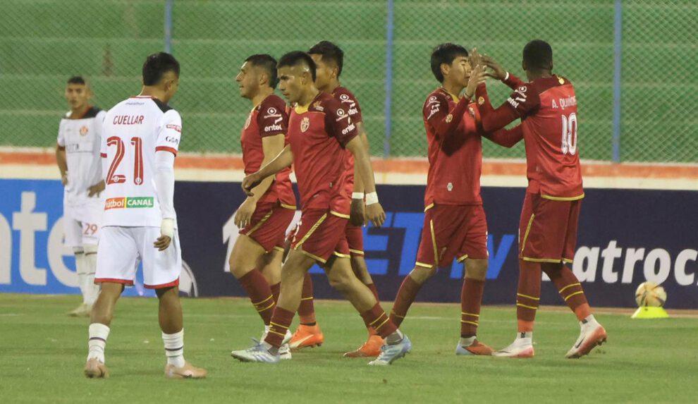 CDT Real Oruro despacha con goleada a FC Universitario: 4-1