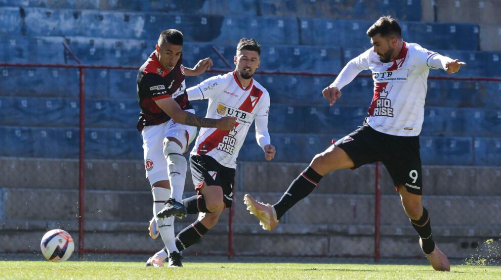 Always Ready golea a FC Universitario y retoma la punta