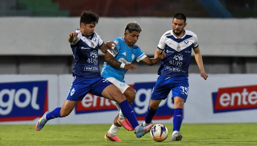 Aurora “sepulta” a GV San José con goleada en Cochabamba
