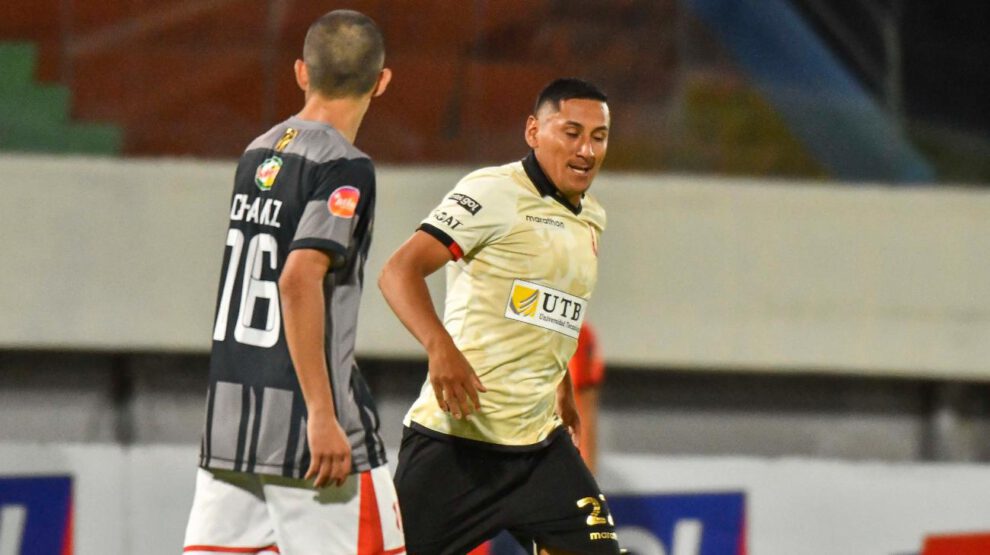 FC Universitario sale del descenso ganando a Independiente