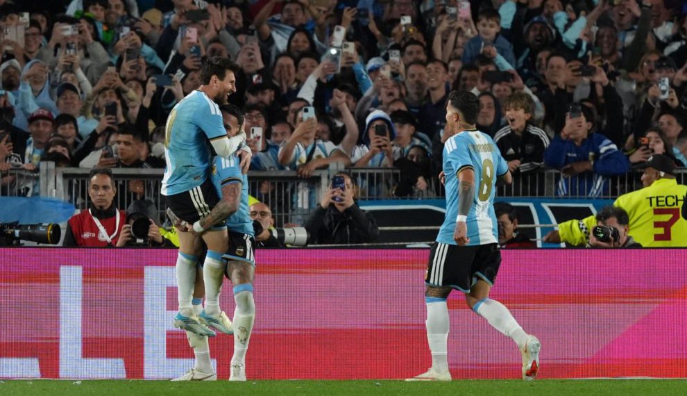 Messi le dijo adiós a la Albiceleste ante miles de hinchas